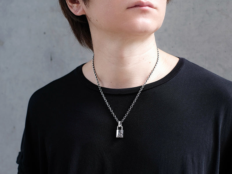 Deal Design - Crack Padlock Pendant 6
