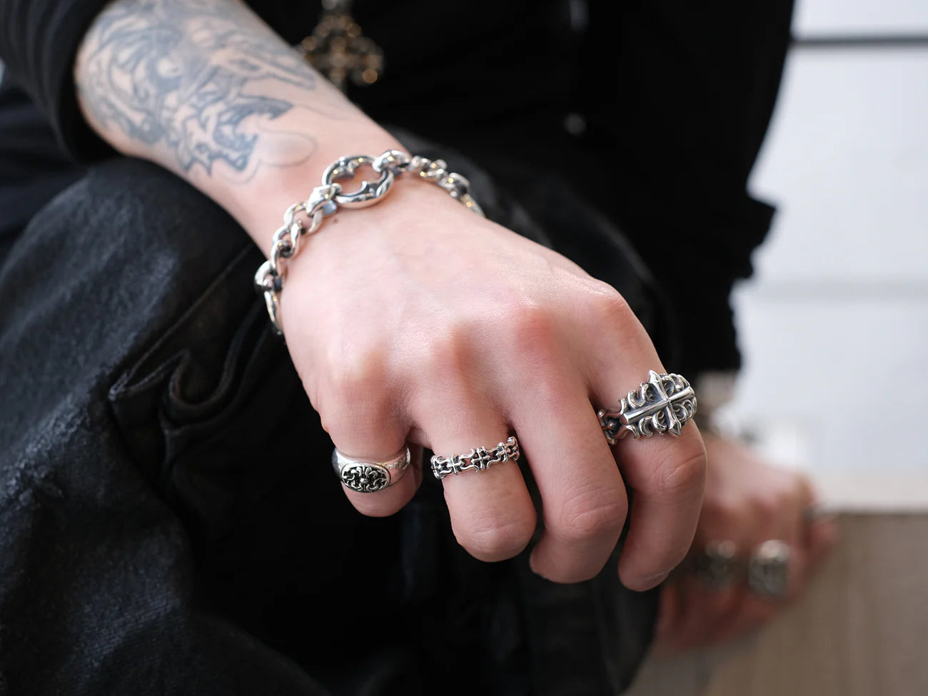 Deal Design - Cramp Horse Ring Narrow 5