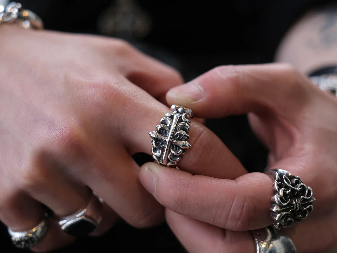 Deal Design - Cramp Horse Ring Wide 7