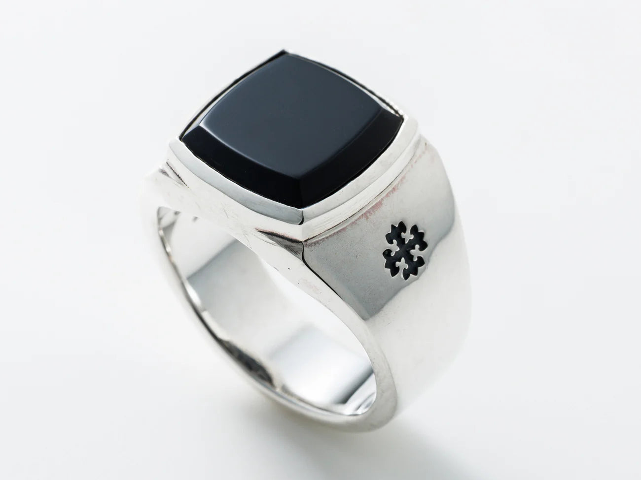 Deal Design - Cross Cut Signet Ring 2