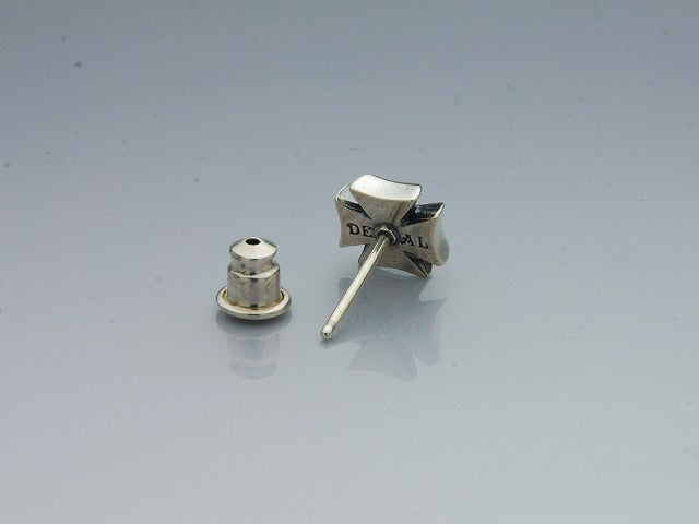 Deal Design - Double Cross Studs 4