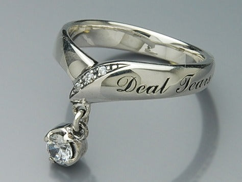 Deal Design - Drop Ribbon Ring 1