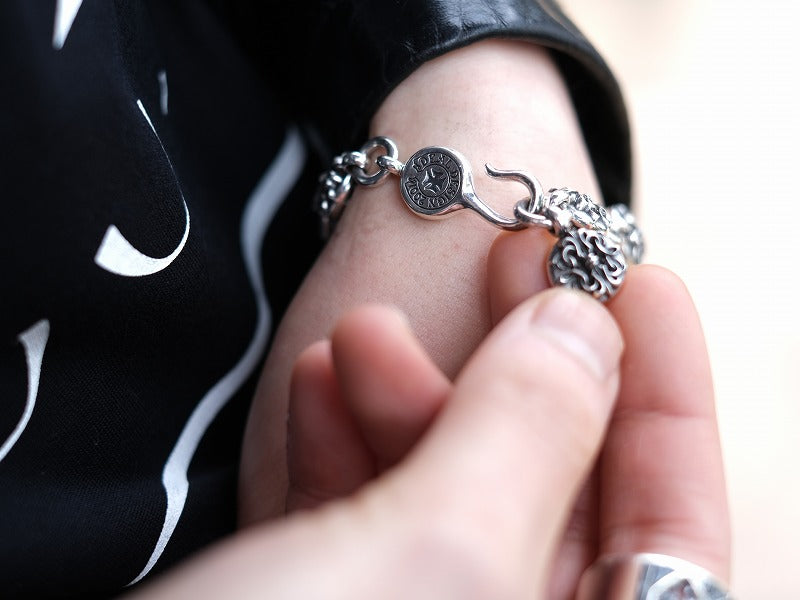 Deal Design - Eight Ball Bracelet : KG 3