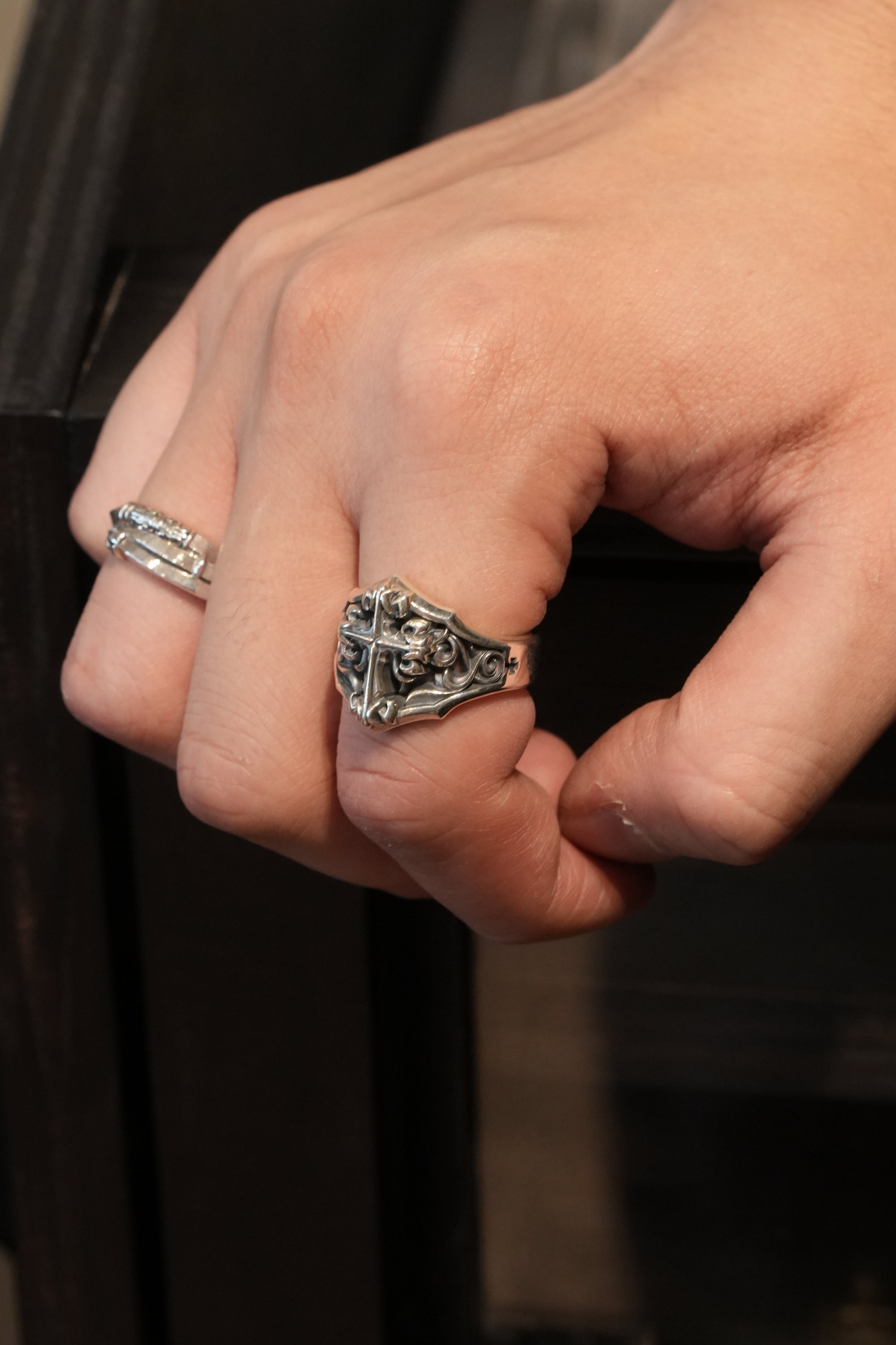 Deal Design - GL Cross Ring : Medium 7