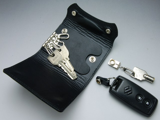 Deal Design - Glam Axe Key Case 3