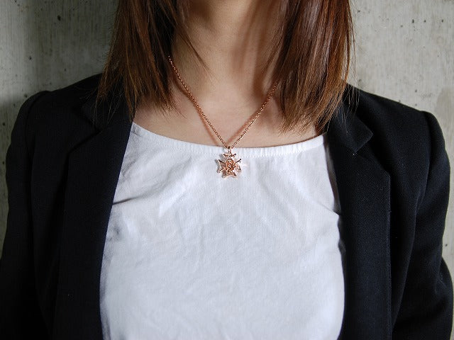 Deal Design - Grid Rose Cross 1