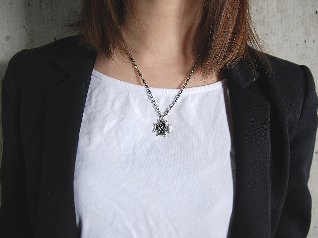 Deal Design - Grid Rose Cross 4