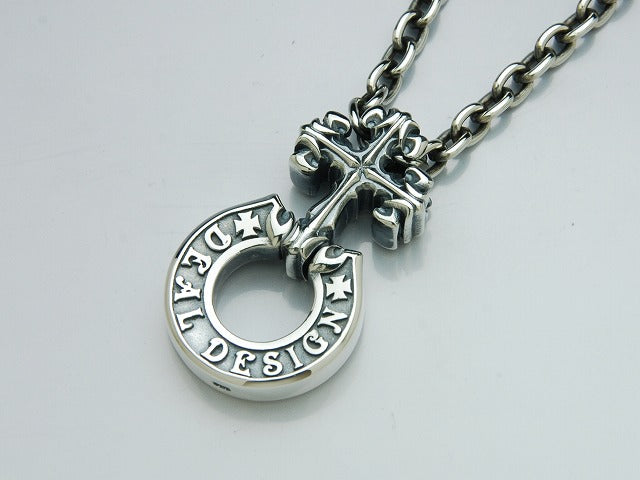 Deal Design - Horseshoe Knocker Cross 1