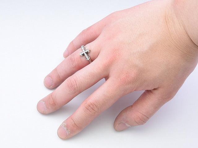 Deal Design - Insect Cross Ring 2