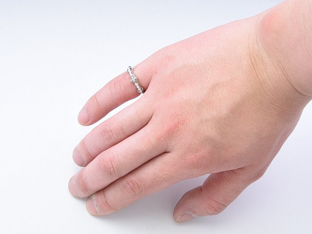 Deal Design - Insect Line Ring 2
