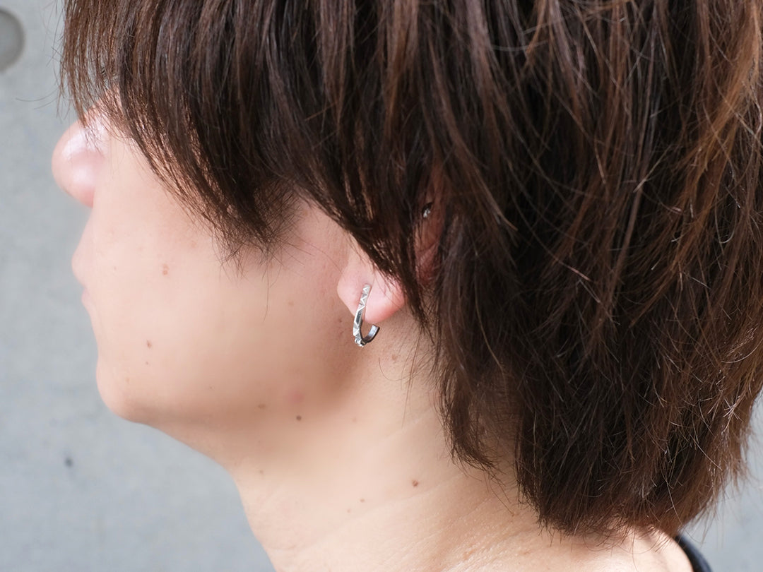 Deal Design - J Hoop : Studs 5