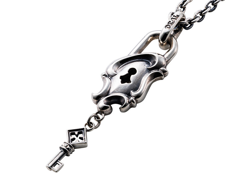 Deal Design - Keyhole Crest Pendant 1