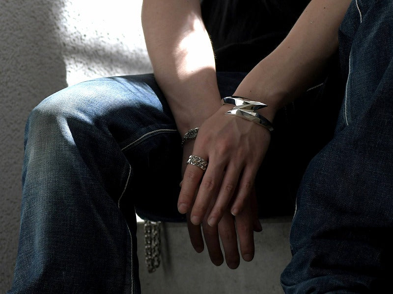Deal Design - Lightning Cuff 6