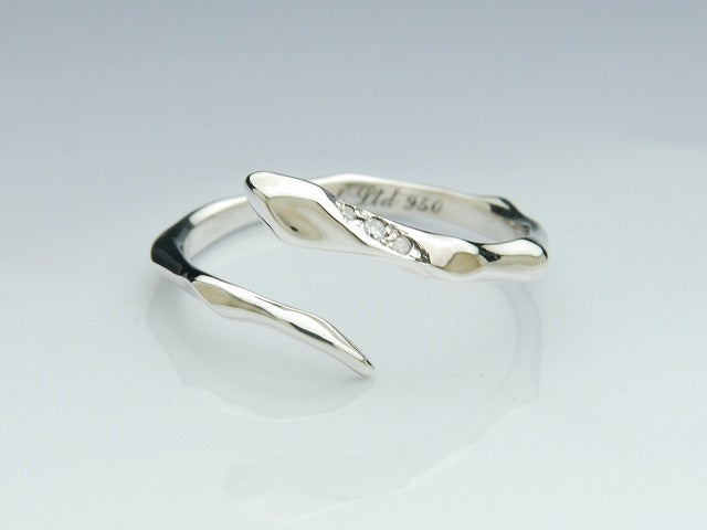 Deal Design - Line Snake with Stone Ring 3