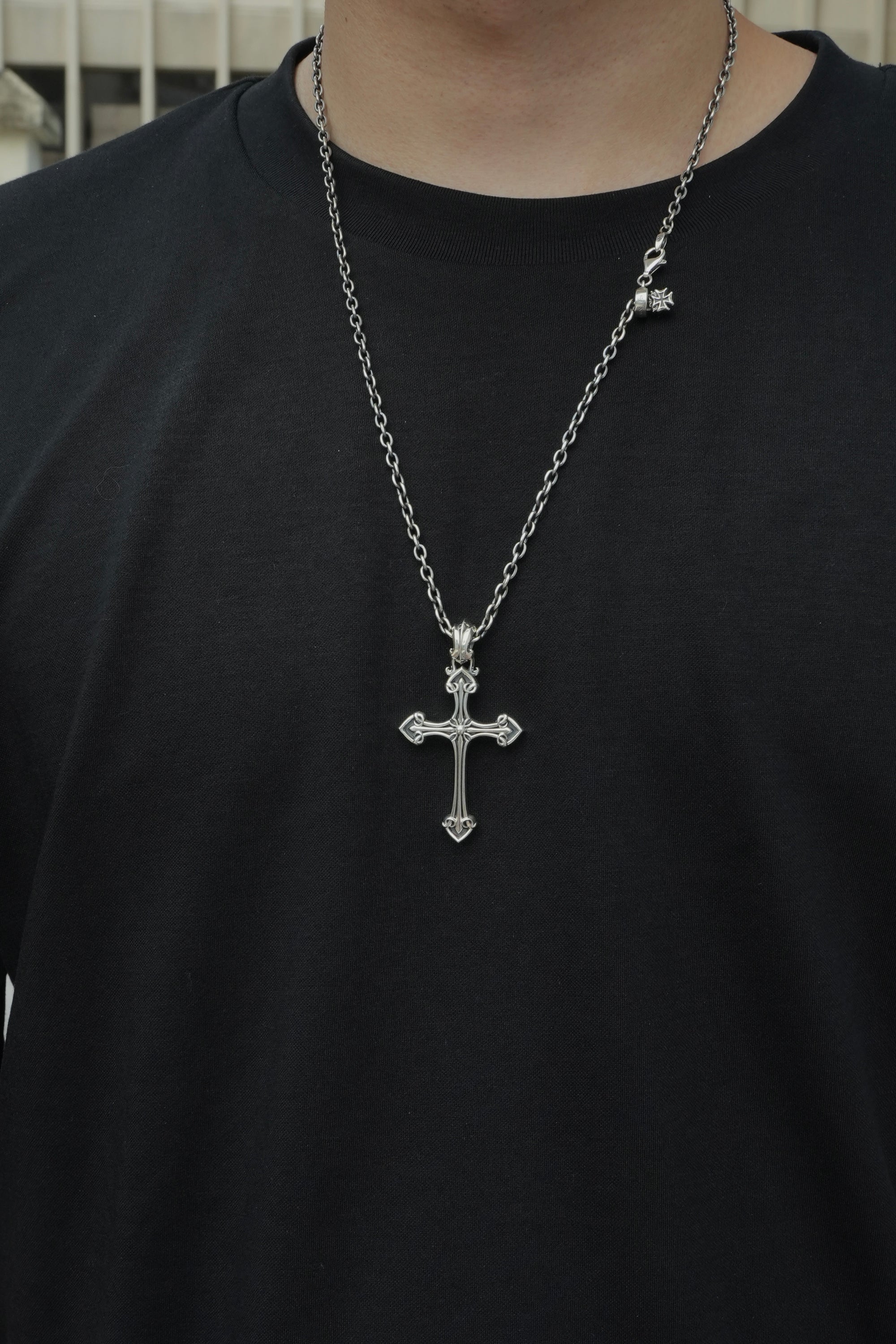Deal Design - Majestic Cross Pendant 6