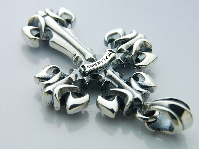 Deal Design - Medium Lily Cross 4