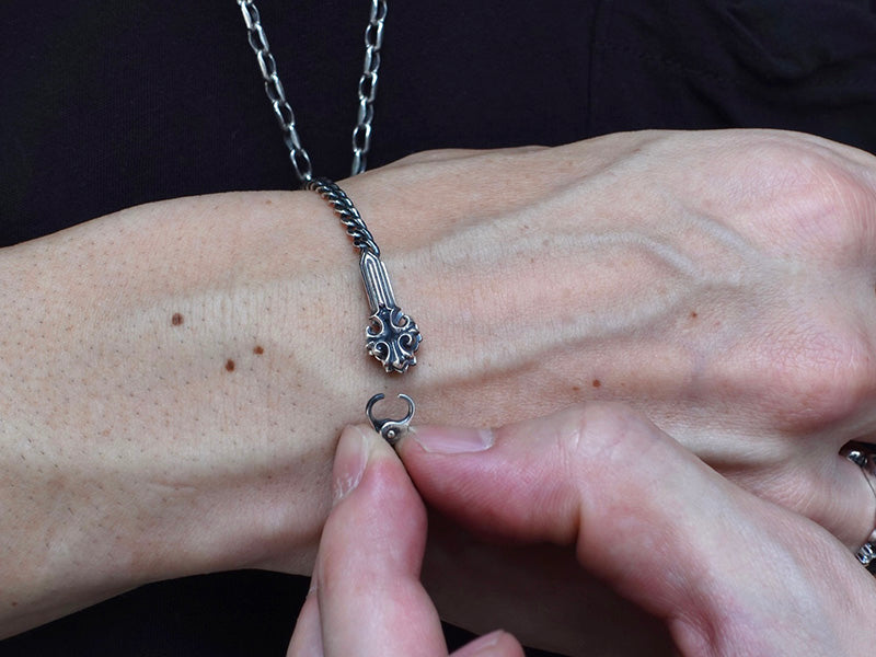 Deal Design - Micro Clip Bracelet: Solid Dagger 6
