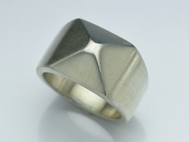 Deal Design - One Studs Ring 1