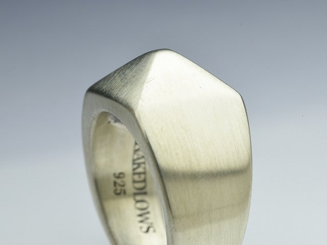 Deal Design - One Studs Ring 2