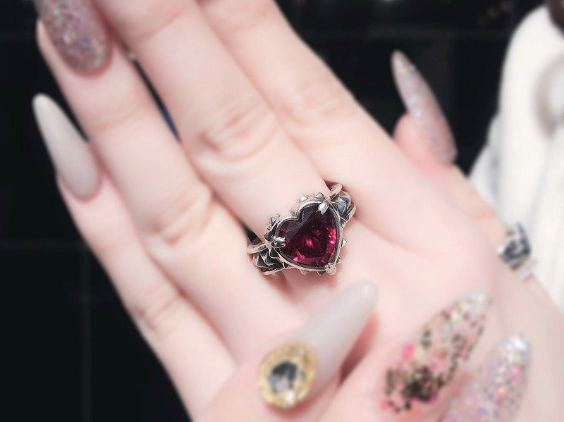 Deal Design - Pain Heart Ring 3