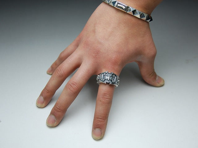 Deal Design - Poker Cross Ring 2
