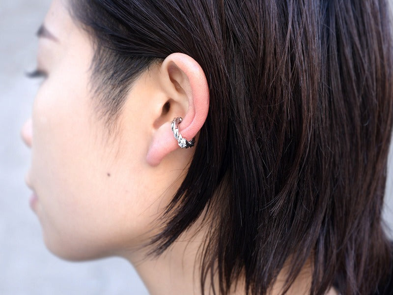 Deal Design - RT: Ball Ear Cuff 2