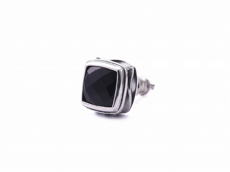 Deal Design - RT: Cushion Studs Pierce 1