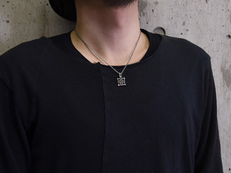 Deal Design - Reverse Frame Pendant 2
