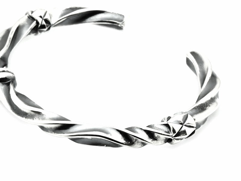 Deal Design - Reverse Twist Bangle 2