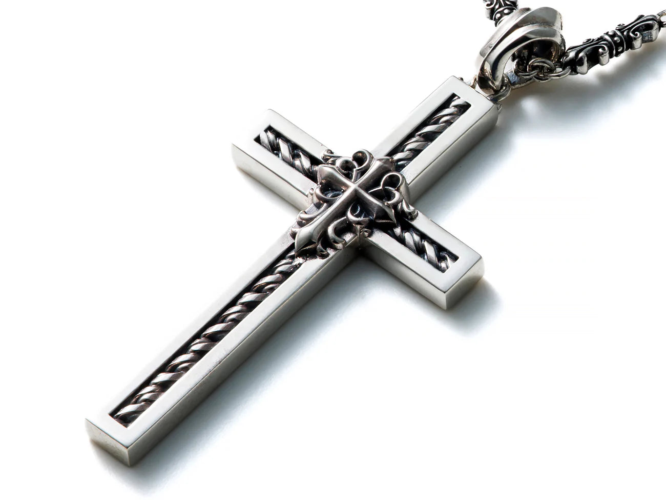 Deal Design - Ruins Cross Pendant 1