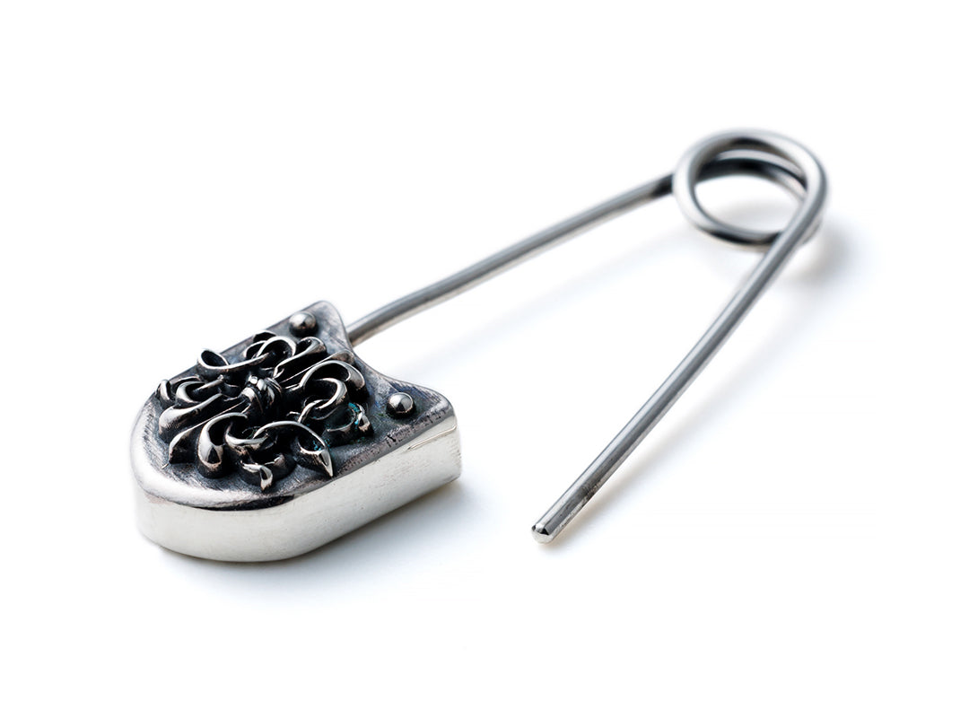 Deal Design - Safety Pin Pierce 1