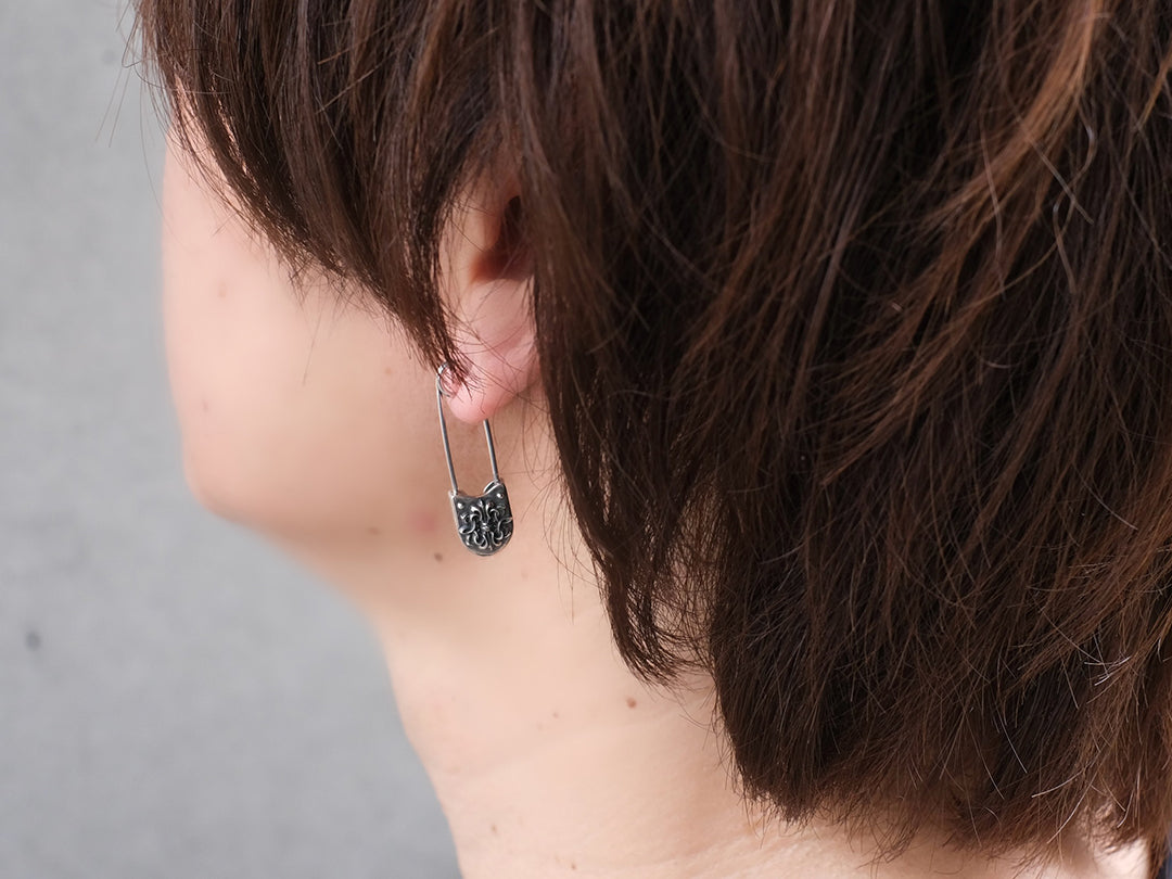 Deal Design - Safety Pin Pierce 6