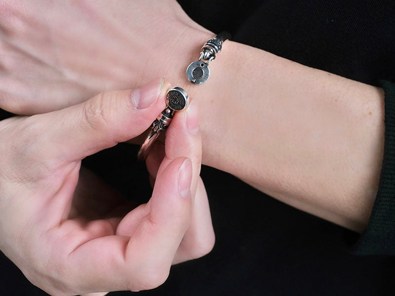 Deal Design - Seal Logo Cuff Bracelet 3