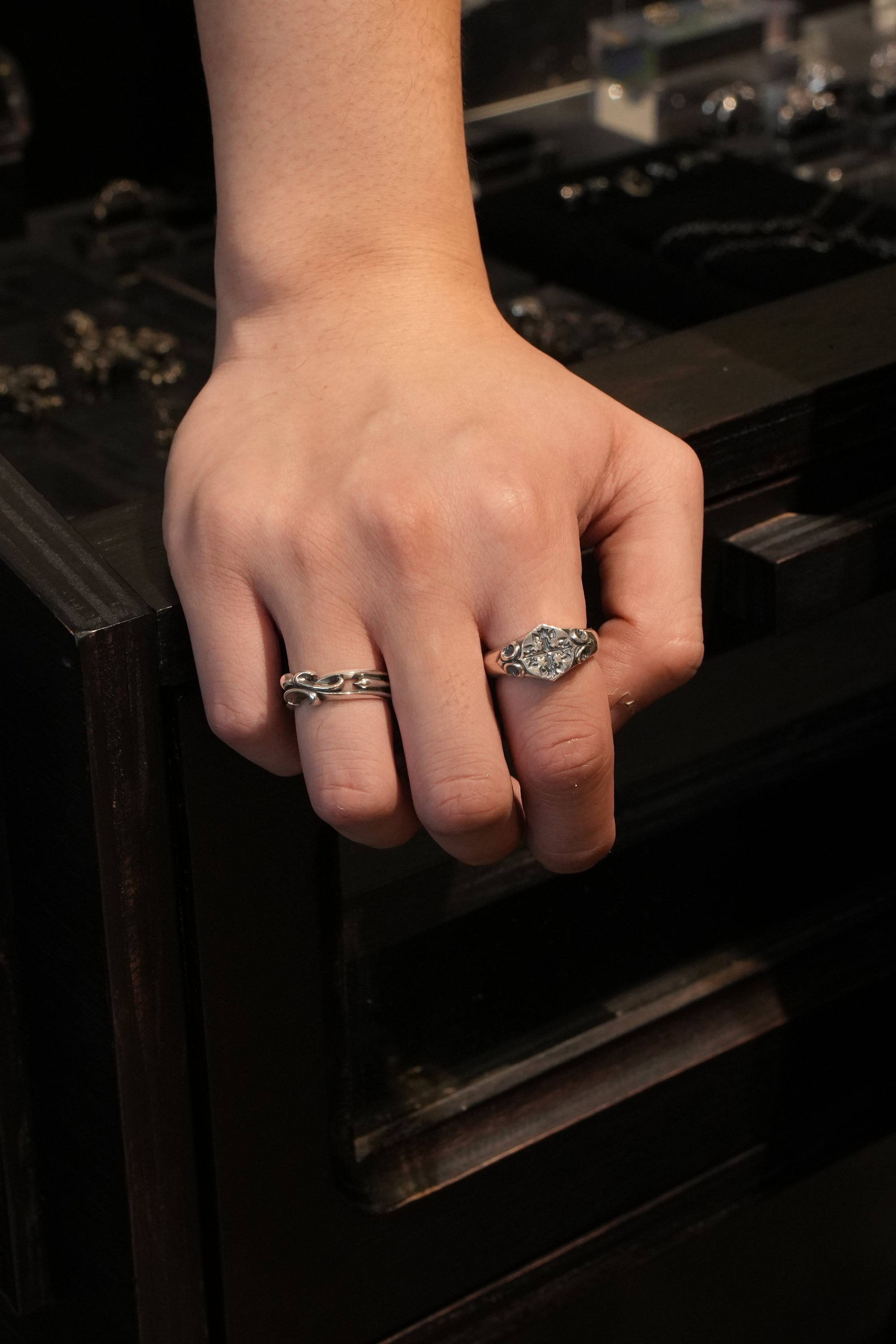 Deal Design - Slash Lily Ring: Narrow 9