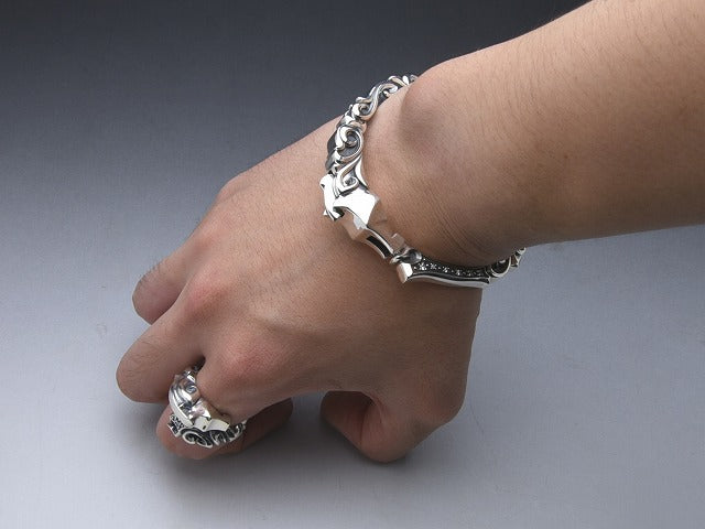 Deal Design - Solid Horse Cuff 2