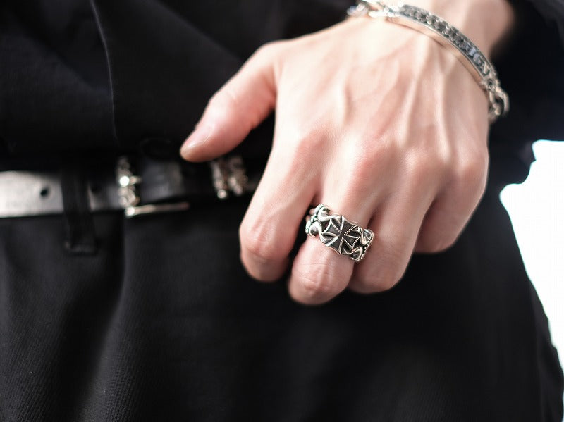 Deal Design - Stag Cross Ring 2