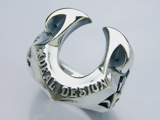 Deal Design - Stream Horse Shoe Ring 1