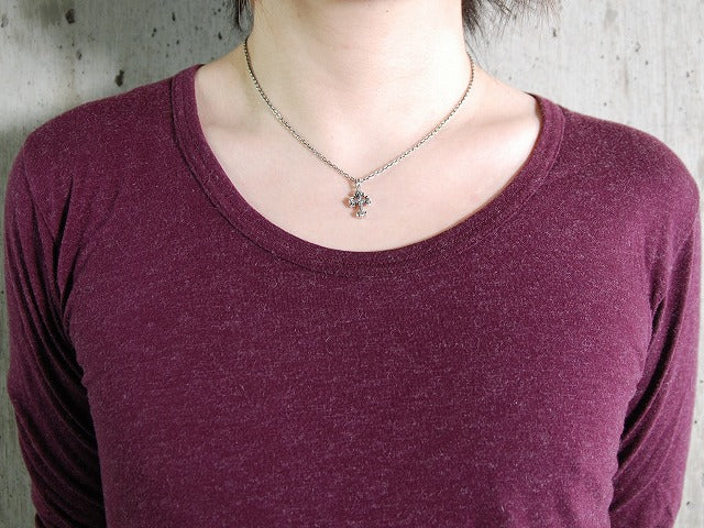 Deal Design - Tiny Lily Cross 2
