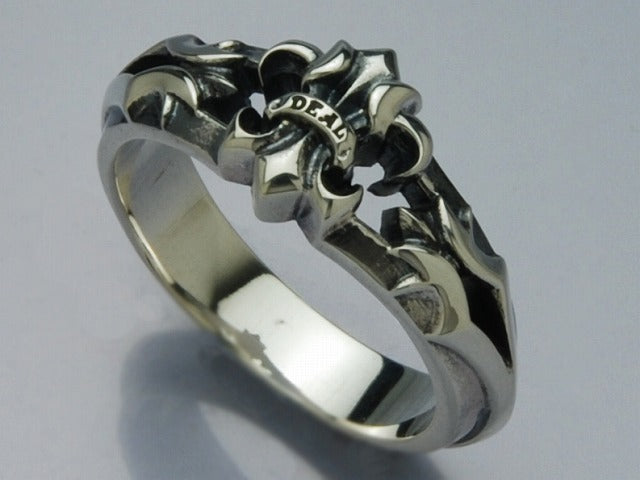 Deal Design - Tiny Lily Ring 1