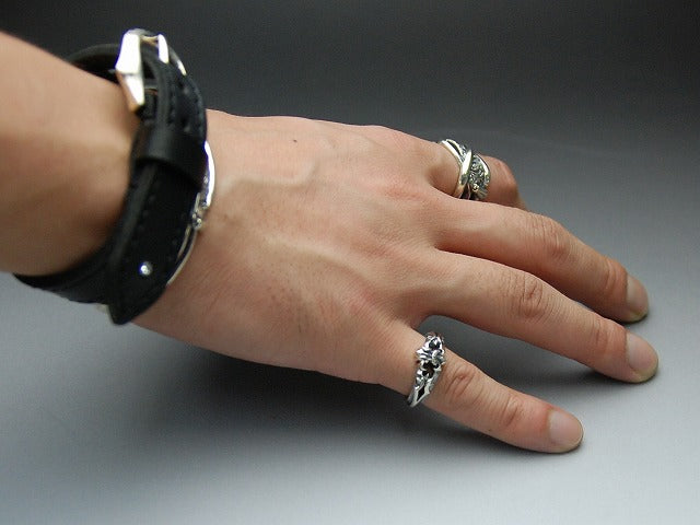 Deal Design - Tiny Lily Ring 2