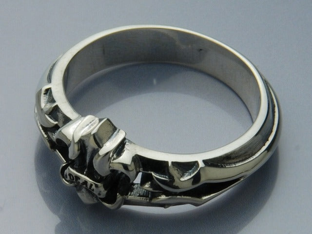 Deal Design - Tiny Lily Ring 3