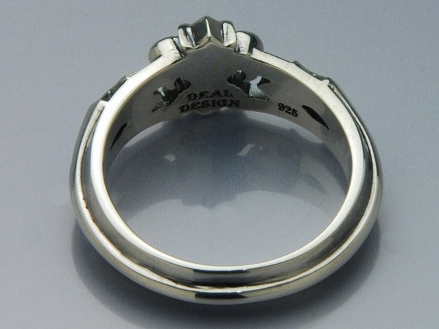 Deal Design - Tiny Lily Ring 5