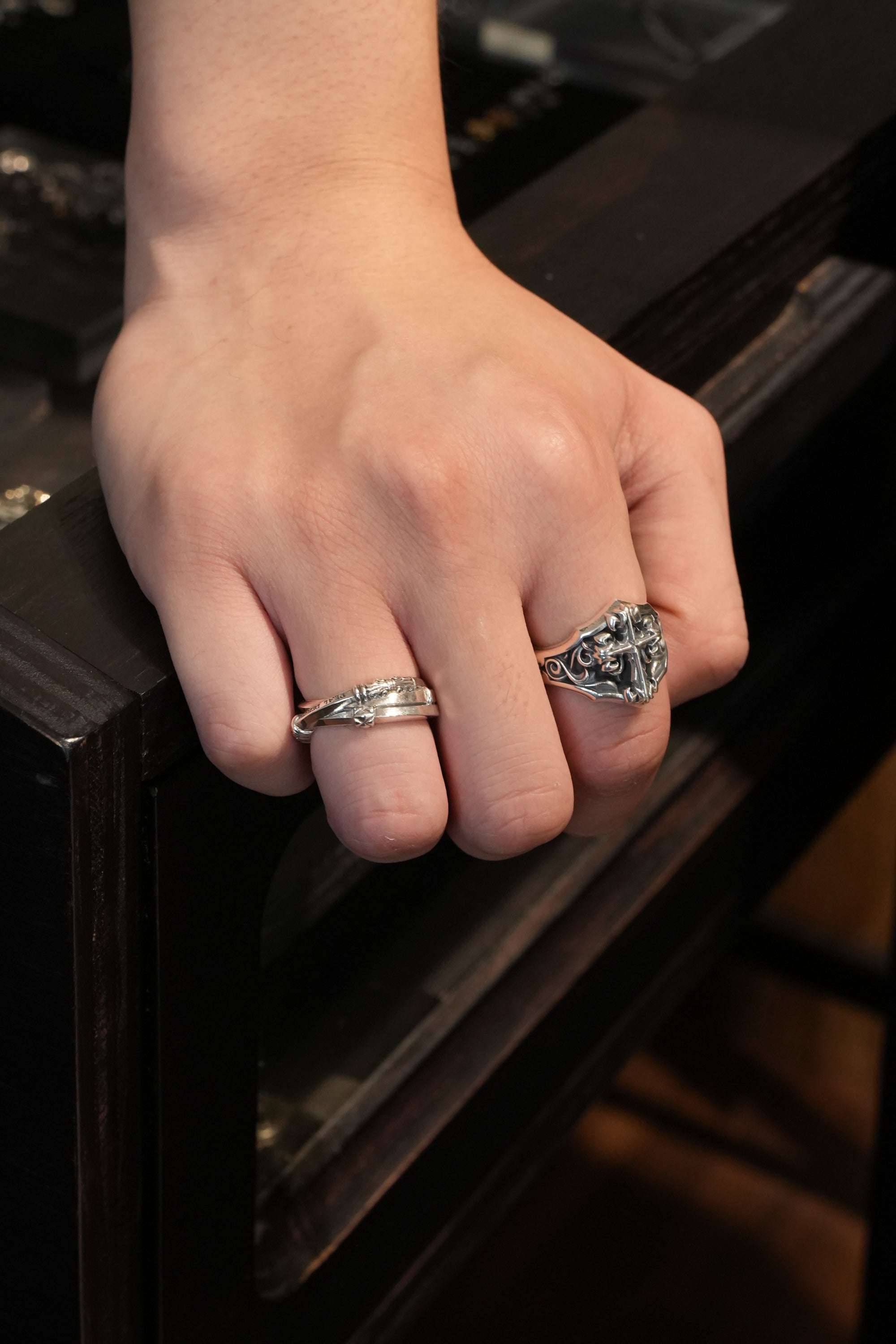 Deal Design - Twist Gate Ring 7