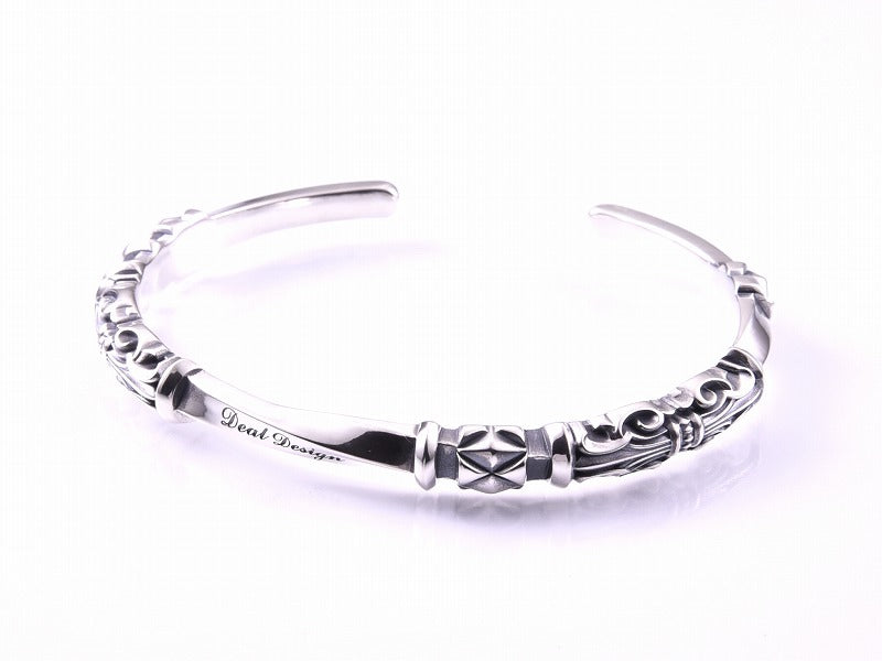 Deal Design - Twisted Gate Bangle 2