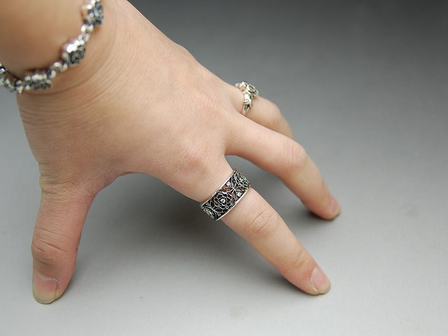 Deal Design - Wide Grid Rose Ring (SV) 2