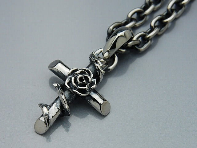 Deal Design - Wired Cross Pendant 1