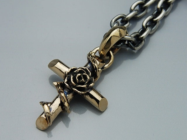 Deal Design - Wired Cross Pendant 2