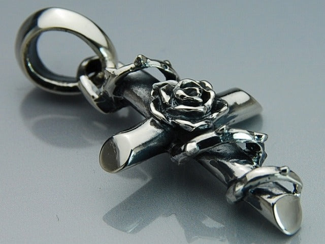 Deal Design - Wired Cross Pendant 5