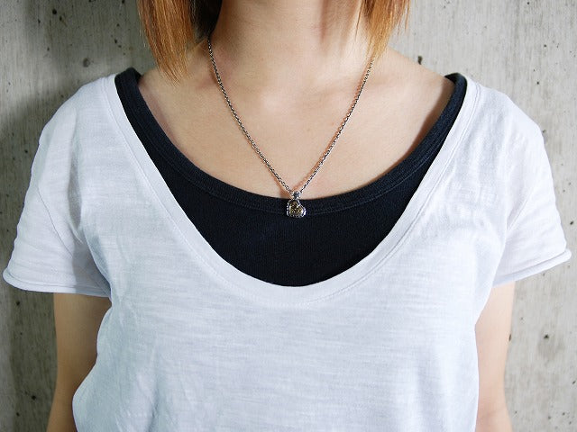 Deal design - Eat Me Pendant 2