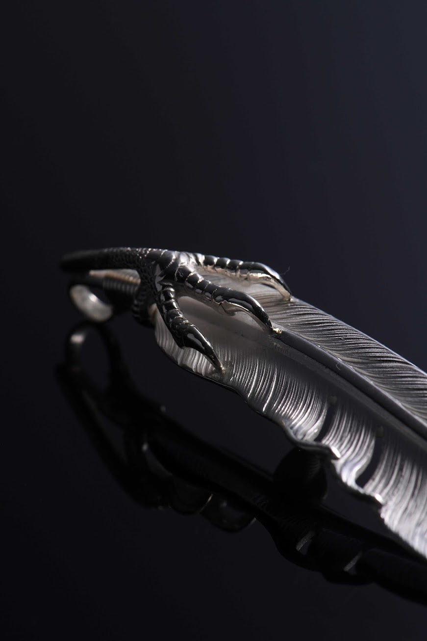 18k Hana Silver Eagle Claw Feather Pendant L